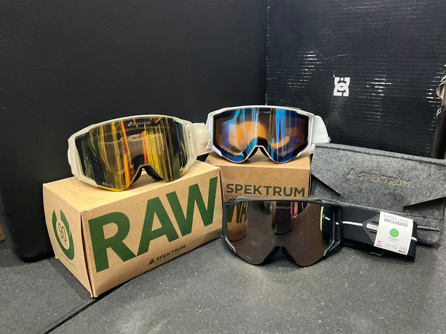 SPEKTRUM - Östra/Östra Large White Black Beige + BONUS LENS